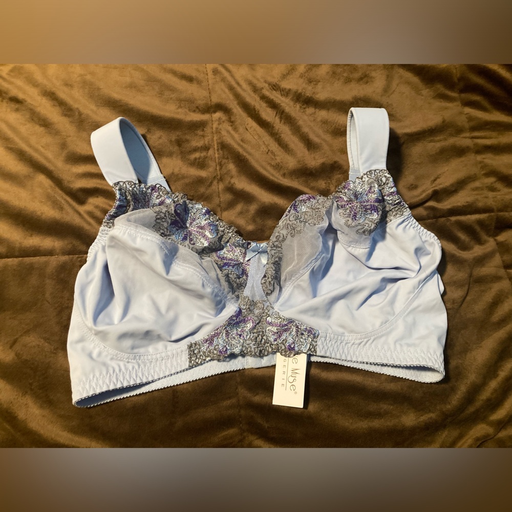 Curve Muse Lingerie, size 42DDDD, new with tags, gorgeous, comfortable bra